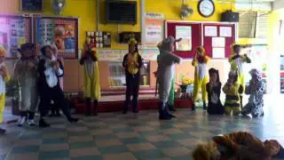 "The Lion Sleeps Tonight" Performance by SK Berprestasi Tinggi