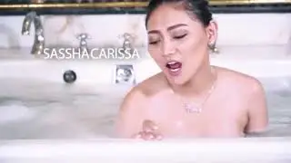 Mandi bareng si montok