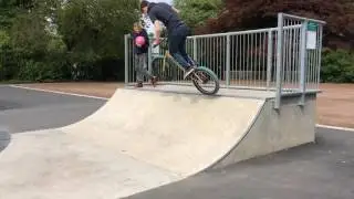 Riding bmx at Alexandra skatepark🤙🔥