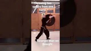 Throwing two spears from one hand.