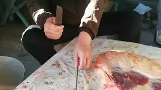 У нас в Казахстане даже женщины могут целую лошадь в свои же кишки 