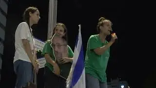 עינב צנגאוקר והנכדות של אלכס דנציג בצעדה משפחות החטופים בת