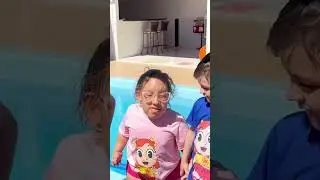 Regras de Conduta na piscina com MC Divertida e amigos #shorts