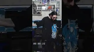 КОШКОДЕВОЧКА ВМЕСТО МОНИТОРА?! 