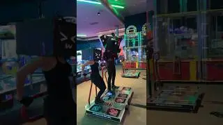 TV WOMAN VS TITAN SPEAKER MAN DANCING