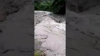 речка сошла с ума после дождя, недалеко от Туапсе