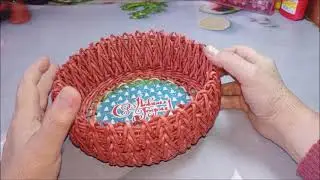 Ажурная вазочка на деревянном дне