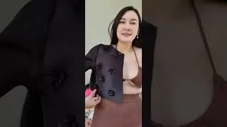 Wanita cantik seksi jualan online
