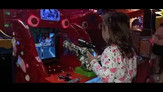 Madina came ekshon Малина играть в стриляйки