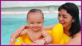 Baby Trying Intex Baby Floater