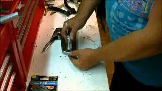 Arrow T-50 staplegun how to load it.wmv