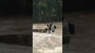 OLHA só a força da água,só Deus para proteger