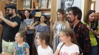 Дхаз Арутр в армянском культурном центре 