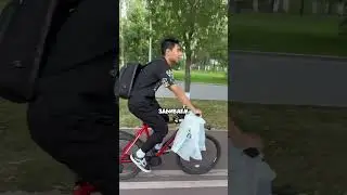 подарил одежду рандомному человеку
