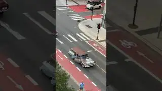 Молодежь в Осло в своем ритме, ретро-авто, атмосфера свободы 