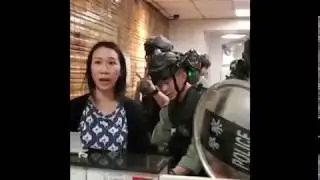 Female Resident Was Violently Arrested Violenta Violento Heftig हिंसा करनेवाला รุนแรง 暴力的な 격렬한