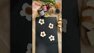 Frühlingshafte Osterbrunch-Idee: DIY Blumen aus Frischkäse und Marmelade