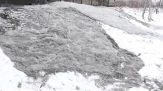 Пена на очистных в поселке ГЭС в Рыбинске
