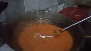 proses sangrai buat bumbu kikil sapi