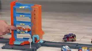Hot Wheels Burger Drive-Thru Playset