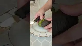 #cutting #fruit #avocado #youtube #shorts.