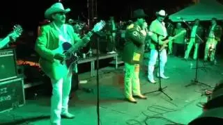 GRUPO LABERINTO Y MIGUEL Y MIGUEL en vivo desde beakerfield