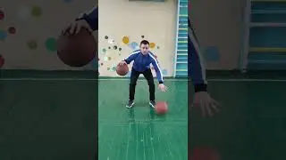 Упражнения с двумя мячами