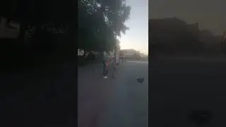 кто-то что-то поет