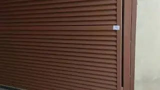 Puerta batiente fabricada y automatizada