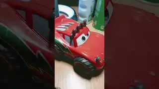 Shake N Go Holiday Hotshot McQueen 