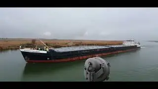 Расхождение буксирного состава и одиночного судна в канале