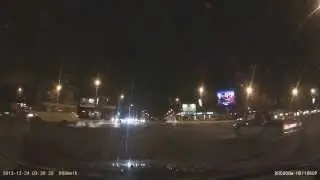 2013 12 24 авария на перекрестке Гагарина-Дзержинского, Челябинск