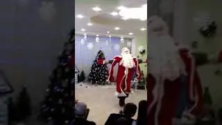 На утреннике у Сони дед мороз отжигает