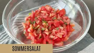 Tomatensalat Rezept | Sommersalat mit Tomaten und Basilikum | leichtes Sommergericht