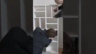 Затягиваем рафиксы, чтобы шкаф не шатался #мебель