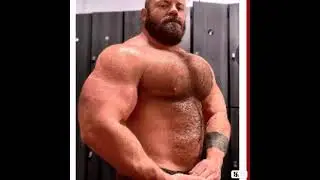 Woooow big muscle bears