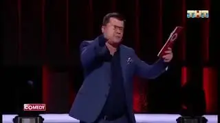 Я поднимаю руки Встаю на колени Снимаю тебе брюки Прими извиненья Харламов