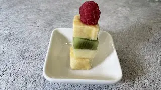 How to make fruit canapes. Several options for fruit canapes. Fruit skewers.