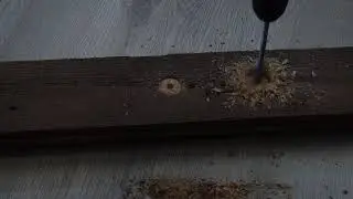 Сверление по дереву перьевым сверлом с помощью Bosch UniversalDrill 18V 06039D4005