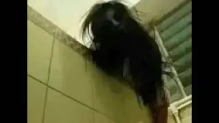 Hantu ngintip mandi