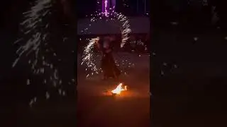 Красивое огненно-пиротехническое шоу
