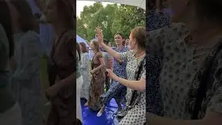 КРИШНАИТЫ ЗАЖИГАЮТ В МОСКВЕ