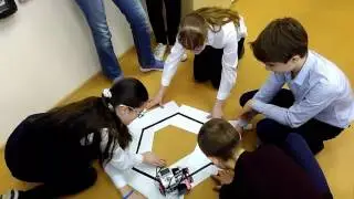 Робот едет по шестиугольнику