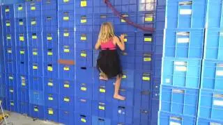Amali Record crate climbing
