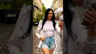 Гарна дівчина під дощем. Осіння мода у Львові. #львівплощаринок