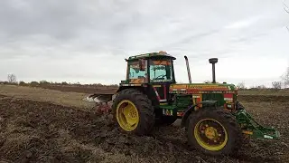 John Deere 3140 și plug IH ,o tentativa de arat