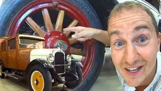 Автомобиль с деревянными колёсами и авто из кожи.