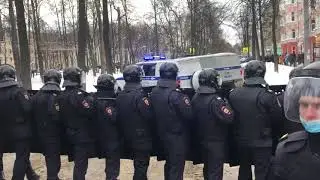 В Перми полиция перекрыла улицы, блокировала и рассеяла протестующих, есть задержанные
