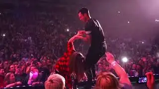 10 More Embarrassing On Stage Fails By Famous Singers