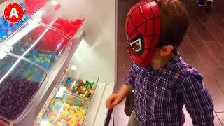 Adam va au Cinéma pour regarder Dessin Animé Angry Birds